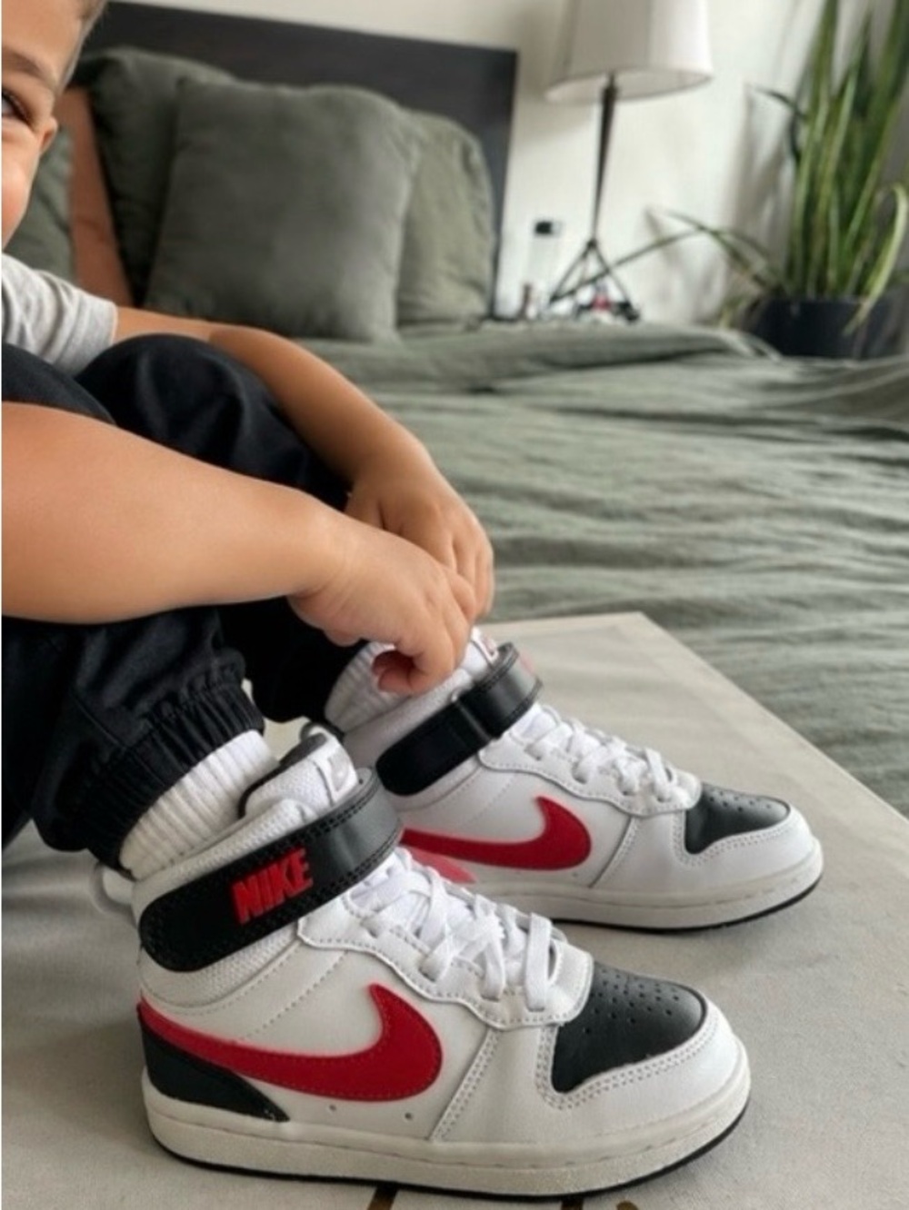 Nike boy Kids' White and Red Sneakers sport